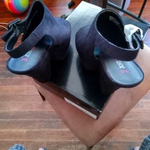 Women size 8.5/39 Black heels